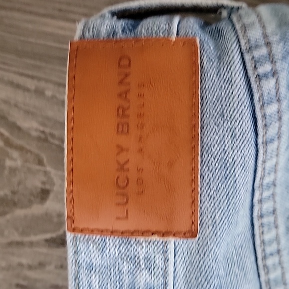 NWOT Lucky Brand Boyfriend Short, Distressed, Size 4/27 - Picture 6 of 6